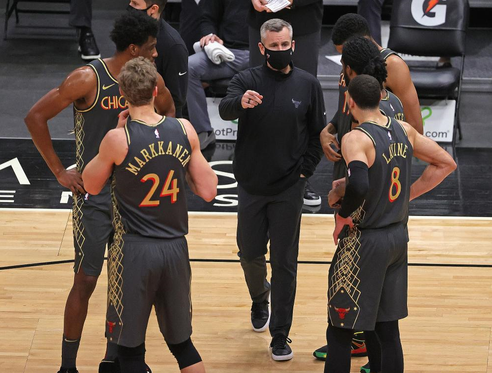 NBA分析：公牛vs湖人，紫金军团化身客场龙力擒公牛