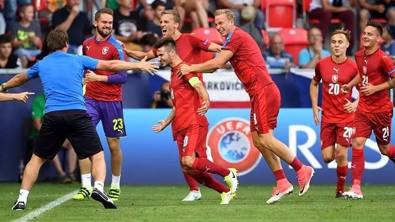 欧洲杯2012年赛事回顾：意大利2-1德国杀进决赛