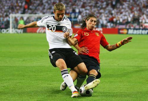 欧洲杯2008年赛事回顾：西班牙1-0擒德国，夺冠
