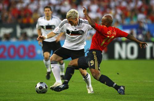 欧洲杯2008年赛事回顾：西班牙1-0擒德国，夺冠