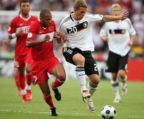 欧洲杯2008年赛事回顾：德国3-2土耳其，德国大逆转