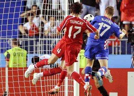2008年欧洲杯回顾：土耳其VS克罗地亚，土耳其4-2点杀