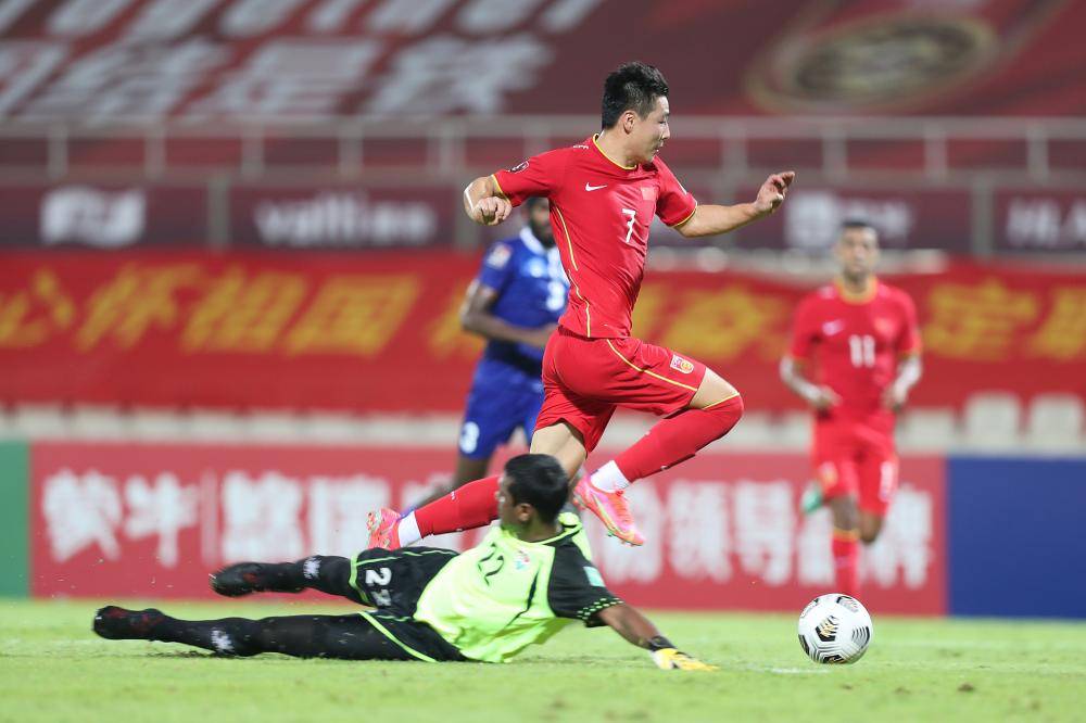 中国5-0屠杀马尔代夫，国足开局破门再冲晋级