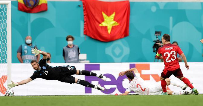 欧洲杯战报：扎卡里亚乌龙送礼，西班牙点球4-2击败瑞士晋级四强  
