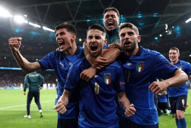 欧洲杯赛后：意大利5-3西班牙，东道主击败强敌晋级决赛