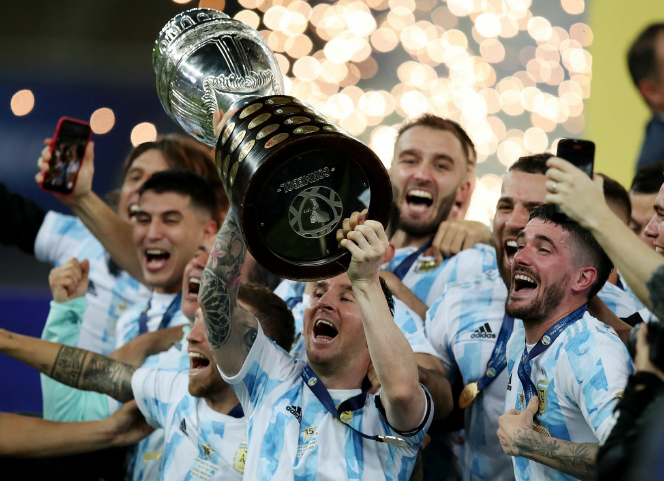 美洲杯决赛：阿根廷1-0巴西，球王梅西终圆梦！