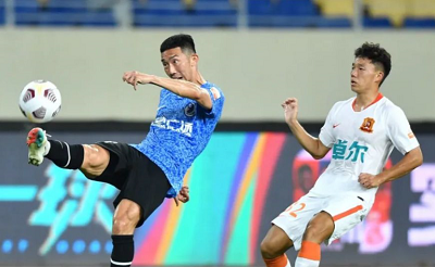 大连人1-1武汉队，林良铭<a href='https://www.nnqyjy.com/news/tag/612.html' style='color: blue;'>埃弗拉</a>先后破门得分