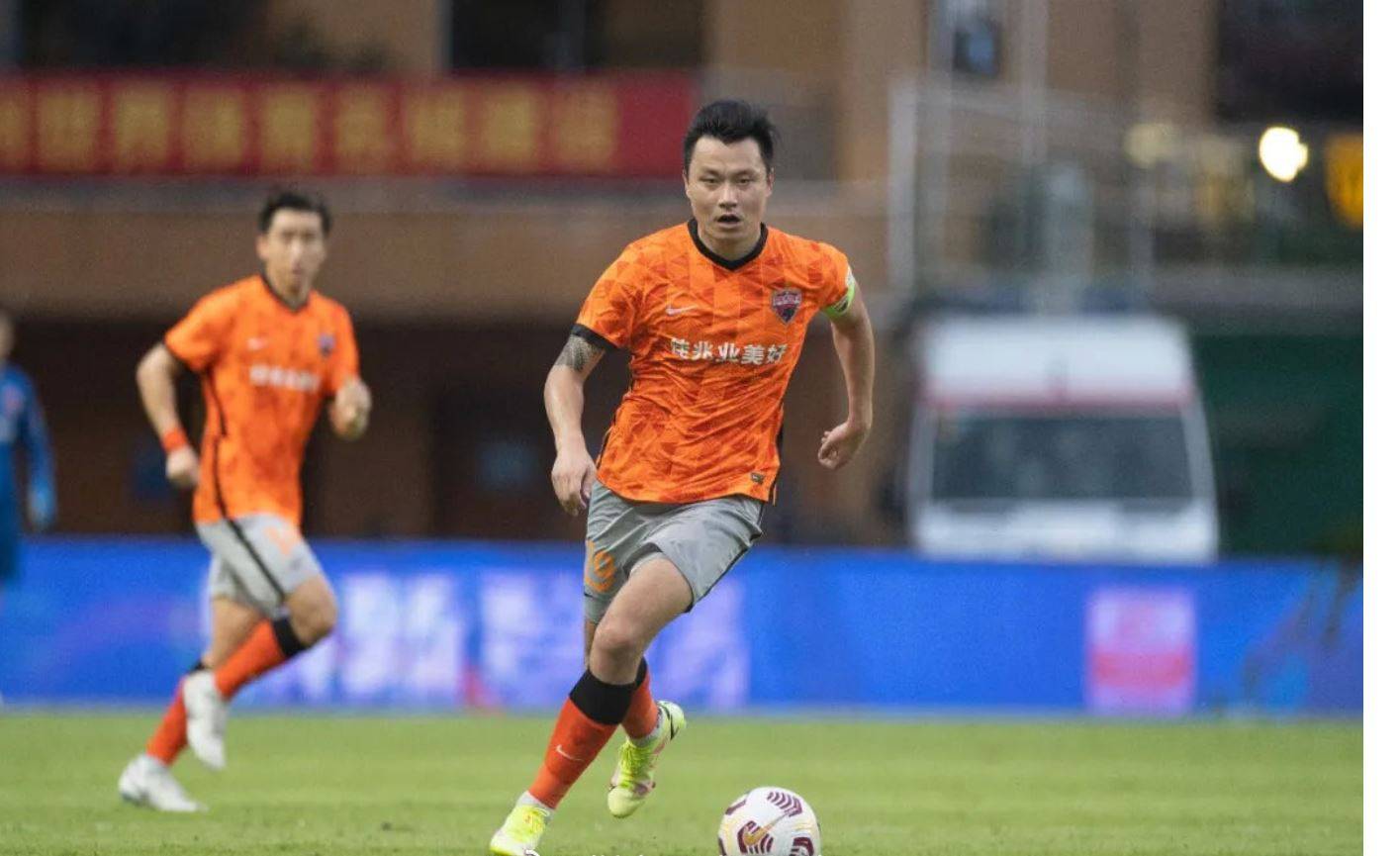 中超战报：深圳2-1逆转绝杀重庆，终结三连败