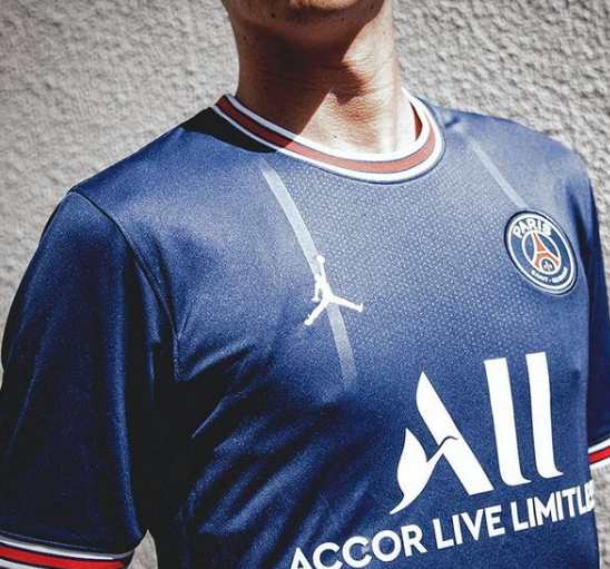 2021-2022赛季<a href='https://www.guolingyin168.com/live/6139.html' style='color: blue;'>法甲</a>巴黎圣日尔曼的主场球衣