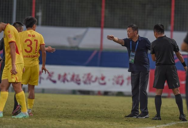 2021中甲联赛，中国足协公布了两张违纪罚单是什么原因？