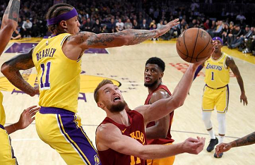 NBA前瞻：洛杉磯湖人vs菲尼克斯太陽，湖人隊(duì)能否主場雪恥