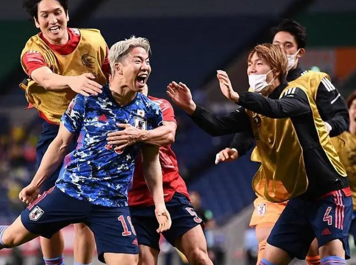 世亚预赛果：日本2-1澳大利亚，日本完成绝杀