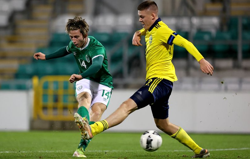 欧洲杯战报：爱尔兰1-0瑞典，奥利奥尼尔临终球制胜