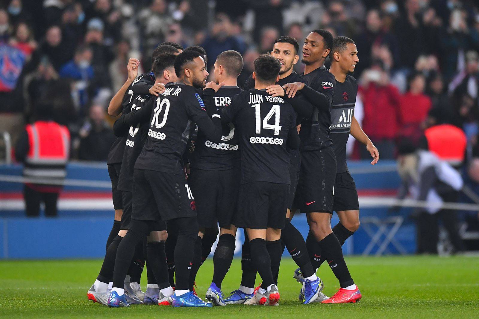 法甲战报：巴黎3-1南特迎主场十连胜，梅西取法甲首球