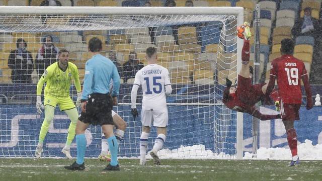 歐冠戰(zhàn)報：拜仁2-1基輔迪納摩，萊萬驚天倒鉤