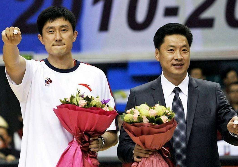 CBA广东男篮教练，杜锋的身高臂展和过往获得那些荣誉