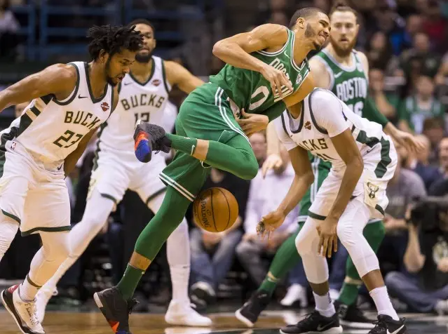 NBA直播：密爾沃基雄鹿vs波士頓凱爾特人，雄鹿能否捍衛(wèi)主場(chǎng)