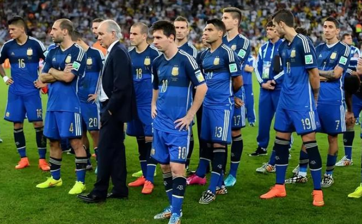 <a href='https://www.junhuilaowu.com/news/tag/1068630/p/1.html' style='color: blue;'>2022世界杯</a>阿根廷梅西巡礼-这是梅西最后一届世界杯？