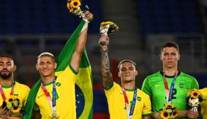 2014年巴西世界杯国家队球员平均年龄