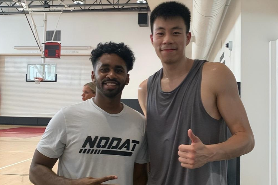 霸气！NBA训练师盛赞，张镇麟360度风车暴扣，奥拉迪波在列