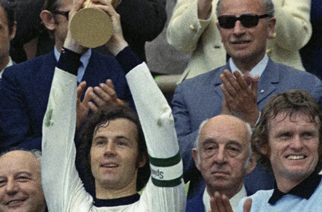 <a href='https://www.433tiyu.com/news/tag/1097607/p/1.html' style='color: blue;'>1974年世界杯</a>西德夺冠过程