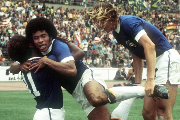 <a href='https://www.thcb88.com/news/tag/1108815/p/1.html' style='color: blue;'>1970年世界杯16强球队</a>，1970年世界杯裁判员名单