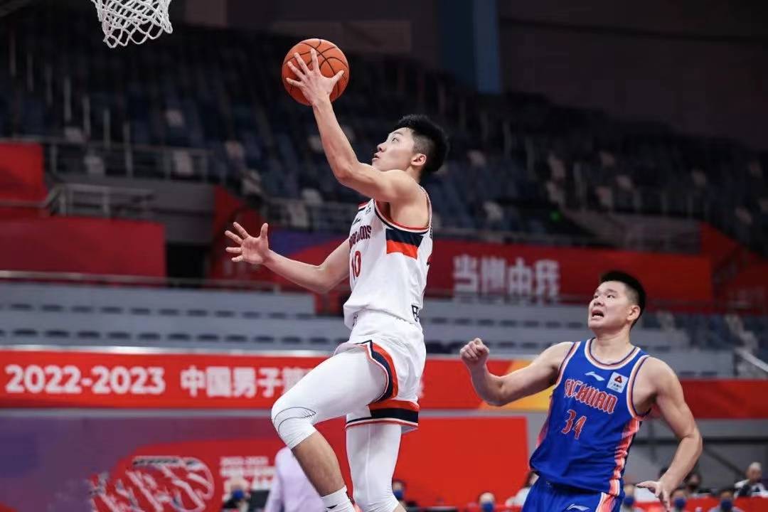 CBA赛报：广州男篮106:98四川男篮，陈盈骏31分8助