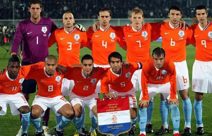 2010年<a href='https://www.dora-dosun.com/news/tag/1097824.html' style='color: blue;'>世界杯荷兰队</a>球员名单