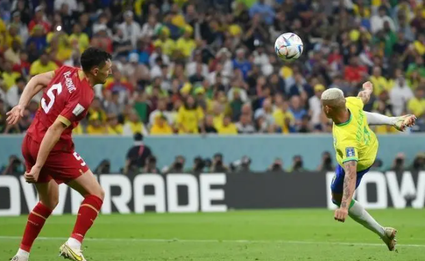 世界杯巴西理查利森凌空侧勾破门