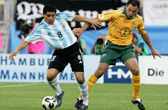 阿根廷2-1澳大利亚，世界杯赛果：梅西破门晋级八强
