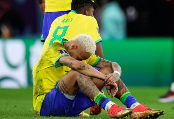 内马尔世界杯四分之一决赛后痛哭