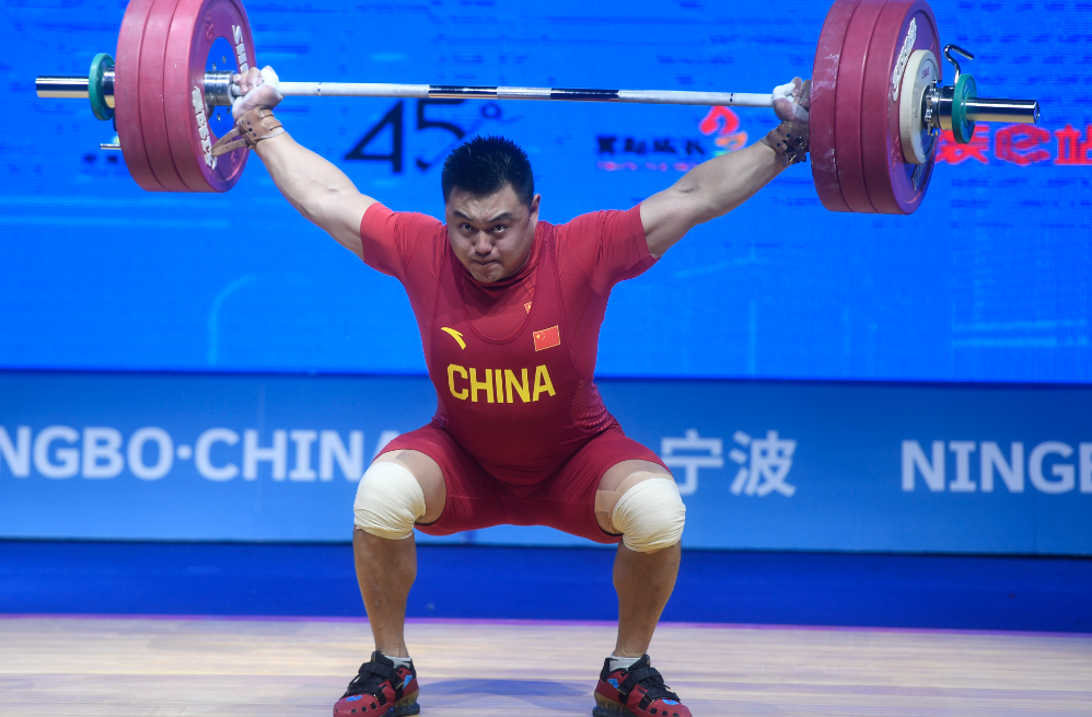 世界重量级举重纪录多少斤?举重冠军最重举了多少千克?