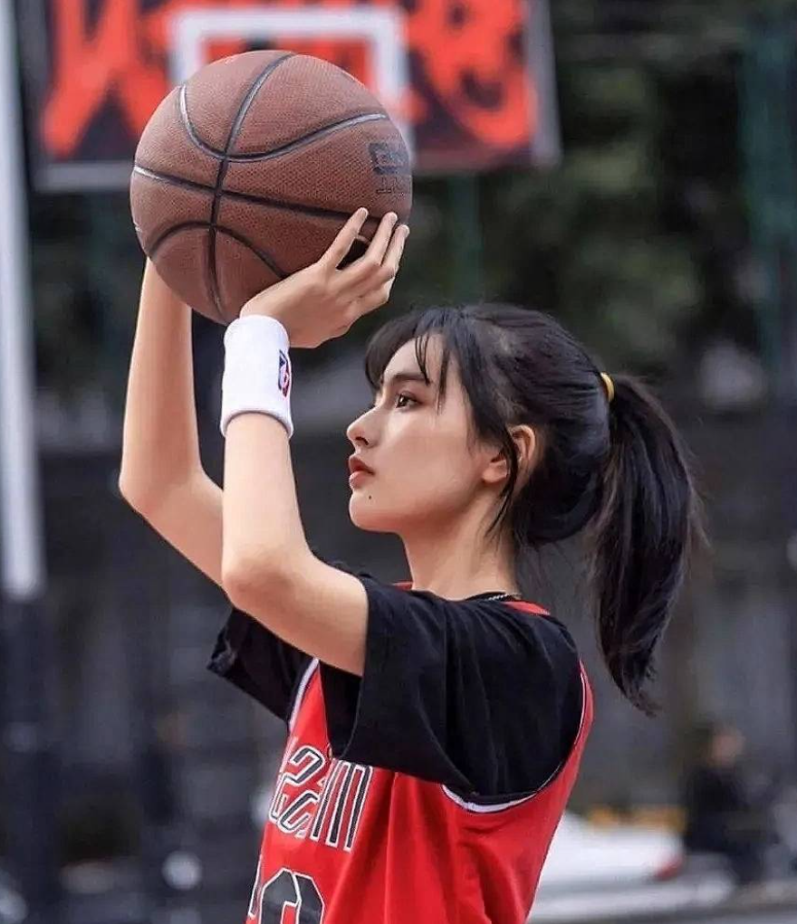 <a href='https://www.baiyaad.com/news/tag/1130471/p/1.html' style='color: blue;'>女生如何打好篮球</a>