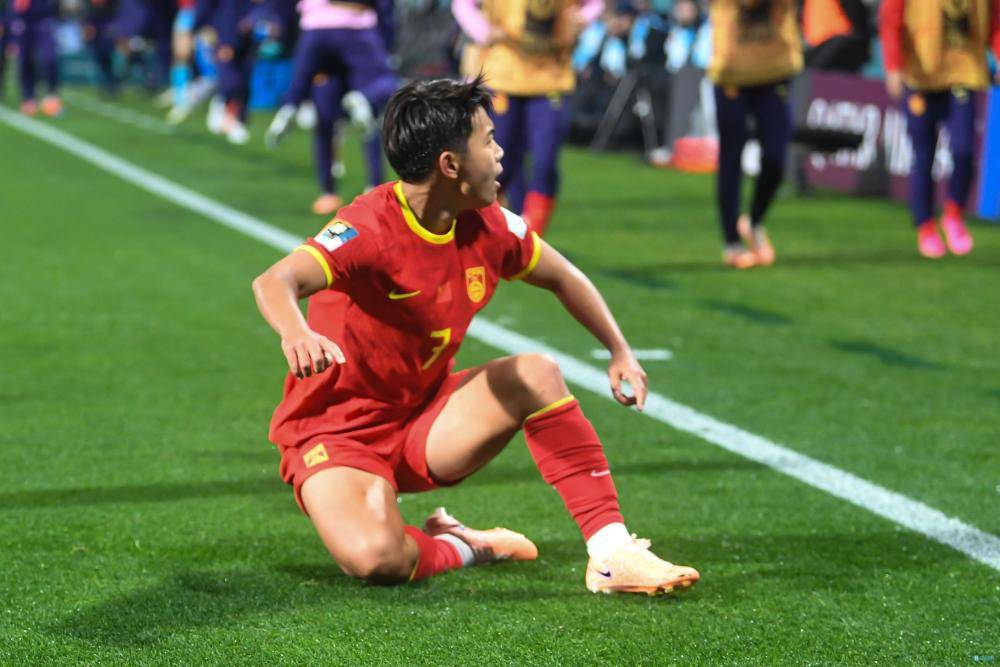 女足世界杯直播：中国女足vs英格兰女足，实力对决引发球迷期待