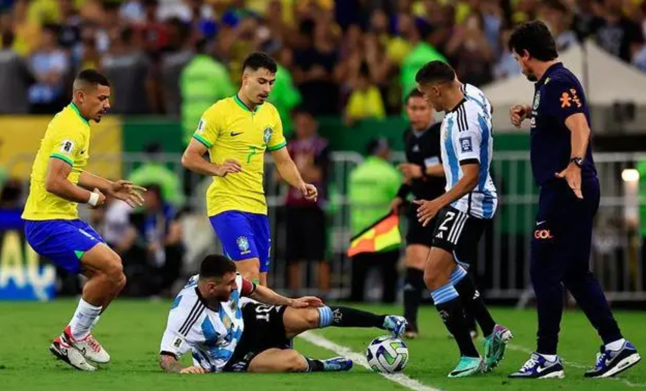 世预赛南美区，巴西0-1阿根廷，巴西世预赛4轮不胜
