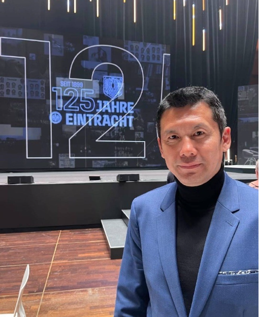 99次出场打进23球!杨晨晒照,参加法兰克福125周年庆典