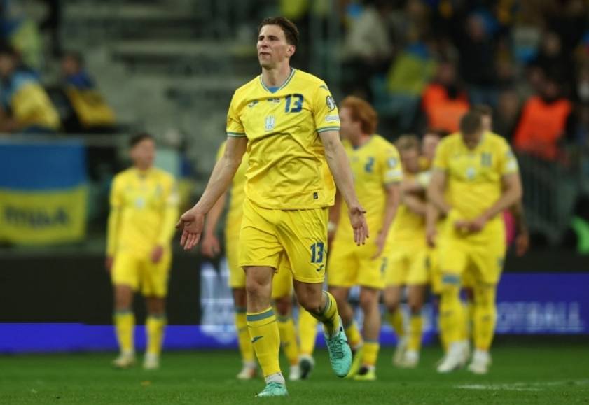 乌克兰国脚扎巴尔尼在球队晋级欧洲杯正赛后表示是为了国家人民