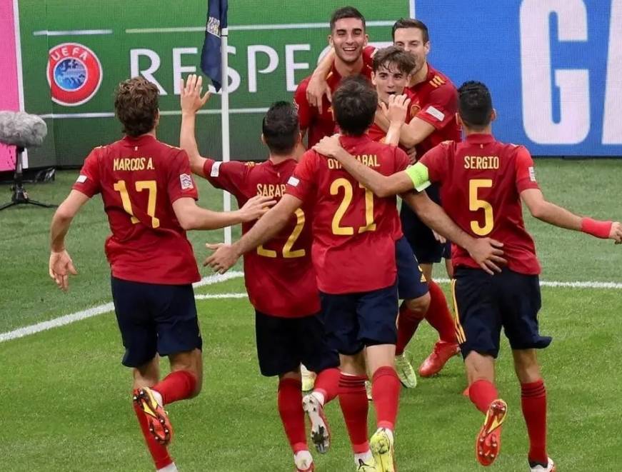 西班牙 vs 意大利：欧洲杯豪门对决，谁能更胜一筹？