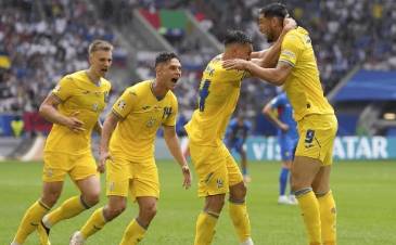 乌克兰 2-1 逆转斯洛伐克，欧洲杯赛场激战正酣