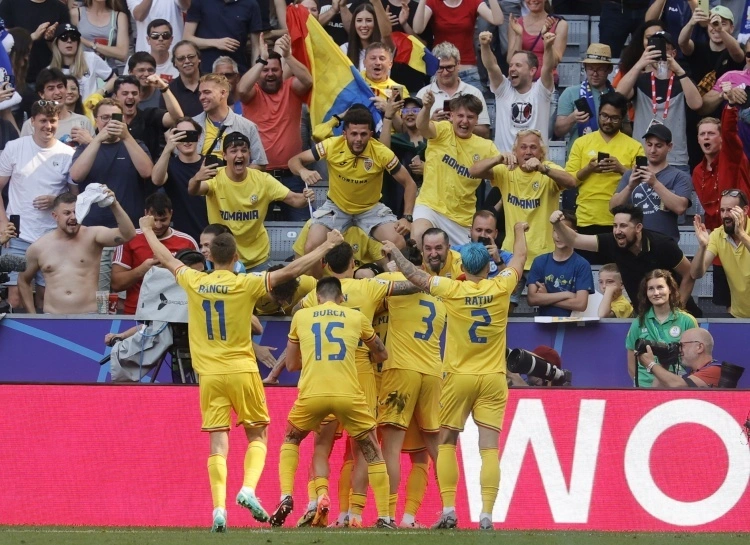 罗马尼亚在欧洲杯E组比赛中排名第一晋级