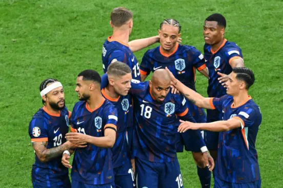 欧洲杯早报：荷兰队以3:0击败罗马尼亚队进8强！