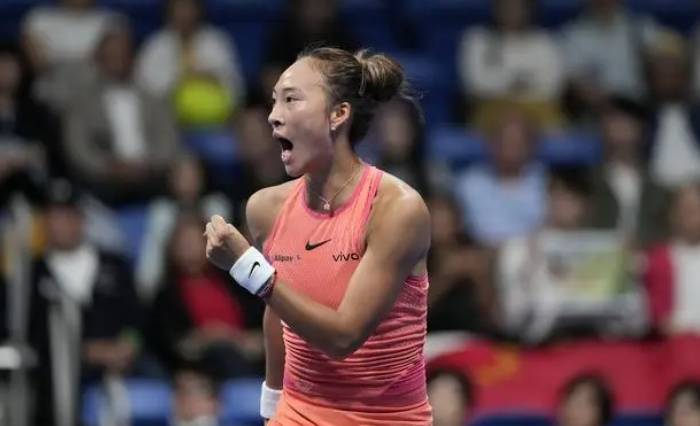 中国网球新星郑钦文闪耀东京，2比0肯宁勇夺WTA500桂冠