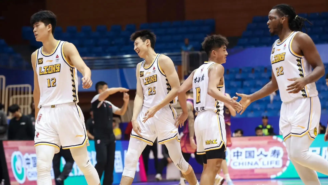 CBA直播：广厦83-79北京，广厦逆转北京取主场15连胜！