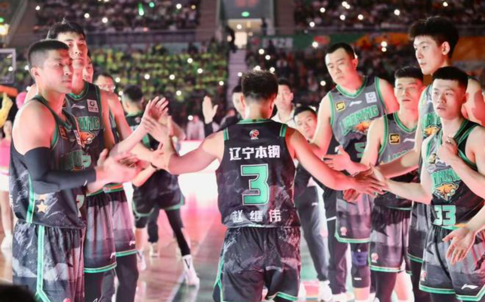 CBA直播：辽宁117-114上海，辽宁险胜上海终结其16连