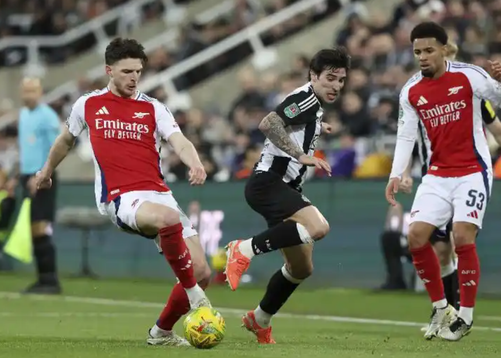 英联杯半决赛:纽卡斯尔联2-0阿森纳,纽卡斯尔联晋级决赛!