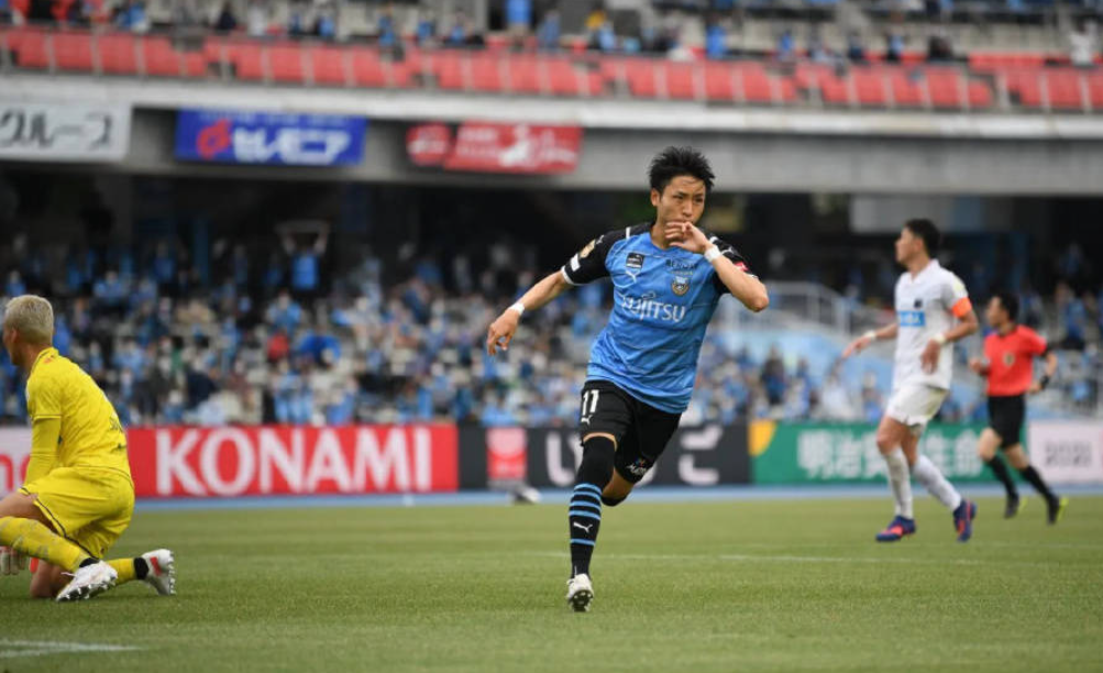 柏太阳神1-1川崎前锋，胁坂泰斗首开纪录，小泉佳穗头球扳平