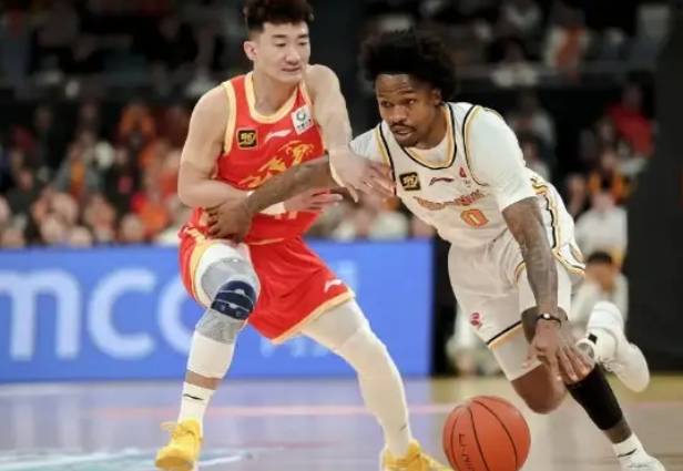 CBA,广厦,孙铭徽,孙铭徽右脚跟骨骨折