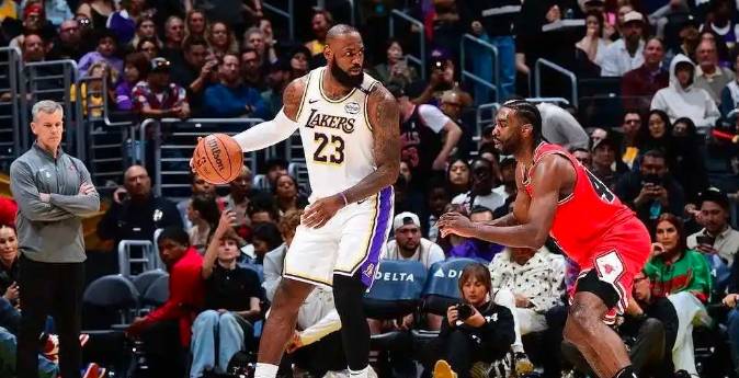 NBA战报,公牛146-115湖人,詹姆斯,詹姆斯伤愈复出