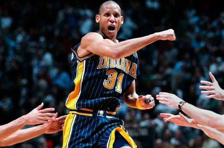 NBA步行者队史前10名传奇:从雷吉·米勒到比利·奈特的荣